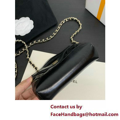 CHANEL Shiny Lambskin  &  Gold-Tone Metal Clutch with Chain AP3875 BLACK 2025